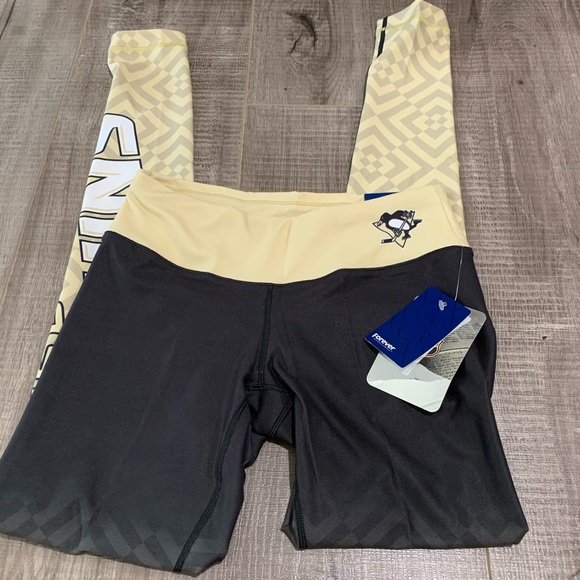 Philadelphia Penguins Black Gradient Print Legging - Picture 8 of 8